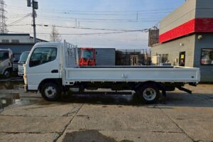 サムネイル: 平成28年　三菱　キャンター　２トン平ロング　全低床・軽々ゲート付（車検令和8年6月）