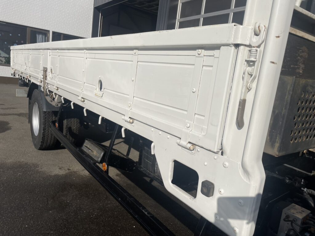 平成23年　レンジャー４トン４段クレーン　ロング　ラジコン　車検1年付