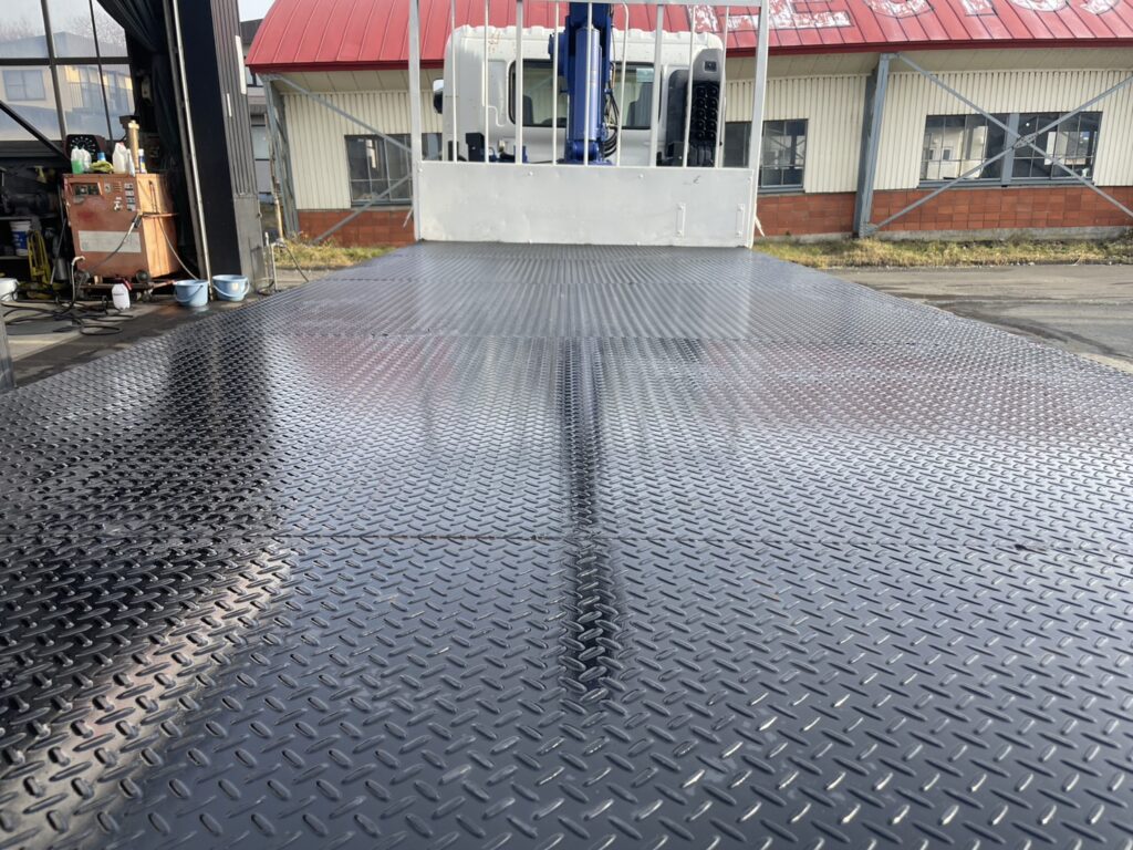 平成23年　レンジャー４トン４段クレーン　ロング　ラジコン　車検1年付