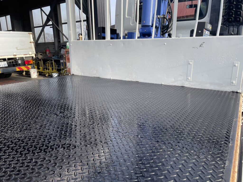 平成23年　レンジャー４トン４段クレーン　ロング　ラジコン　車検1年付