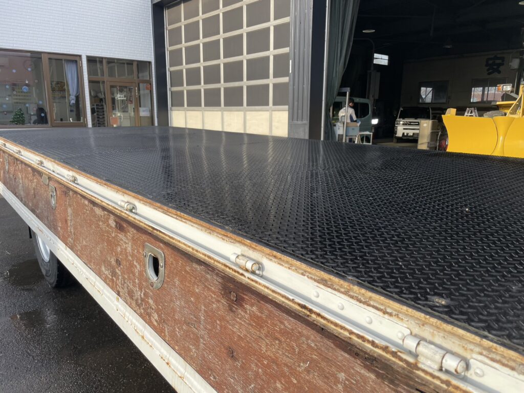 平成23年　レンジャー４トン４段クレーン　ロング　ラジコン　車検1年付