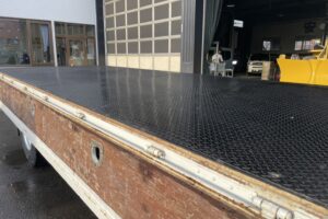 サムネイル: 平成23年　レンジャー４トン４段クレーン　ロング　ラジコン　車検1年付