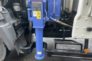 サムネイル: 平成23年　レンジャー４トン４段クレーン　ロング　ラジコン　車検1年付