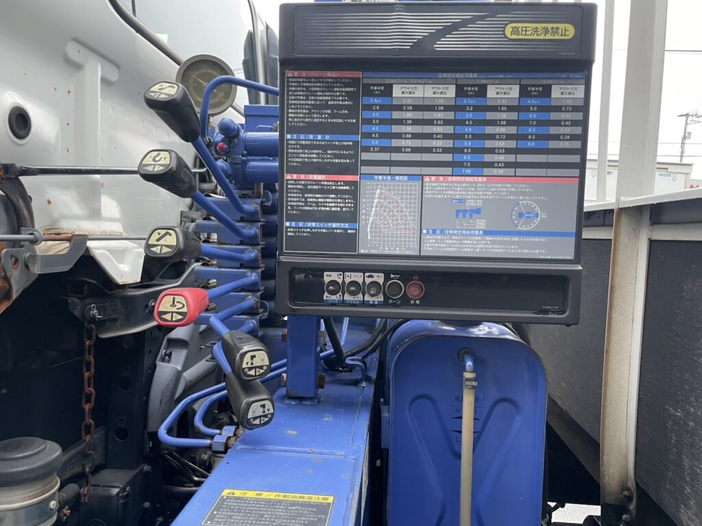 平成23年　レンジャー４トン４段クレーン　ロング　ラジコン　車検1年付