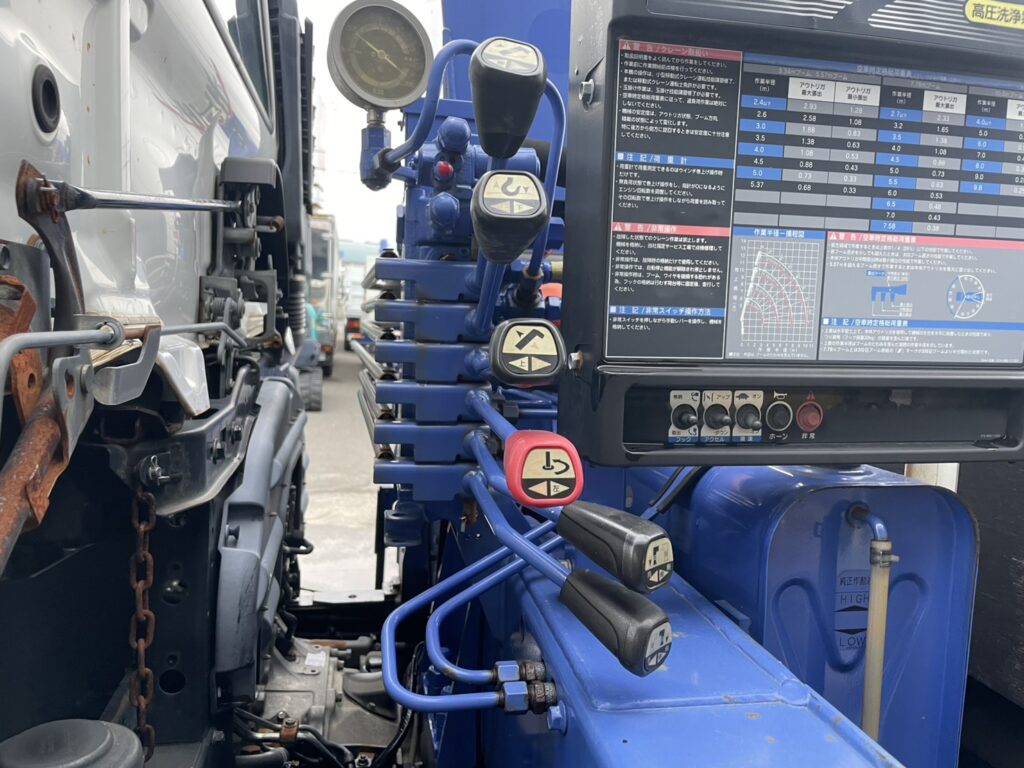 平成23年　レンジャー４トン４段クレーン　ロング　ラジコン　車検1年付