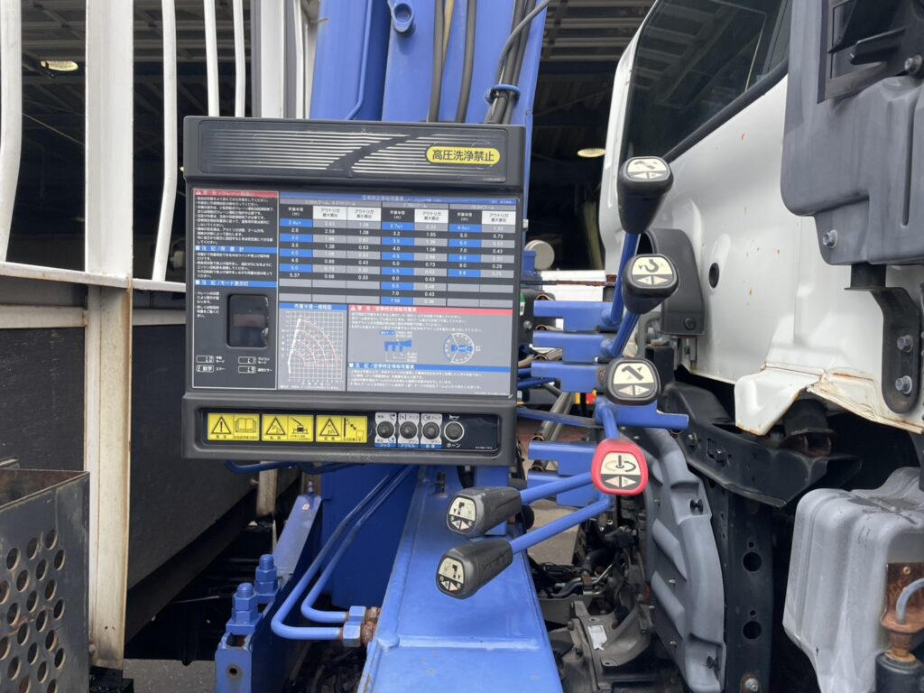 平成23年　レンジャー４トン４段クレーン　ロング　ラジコン　車検1年付