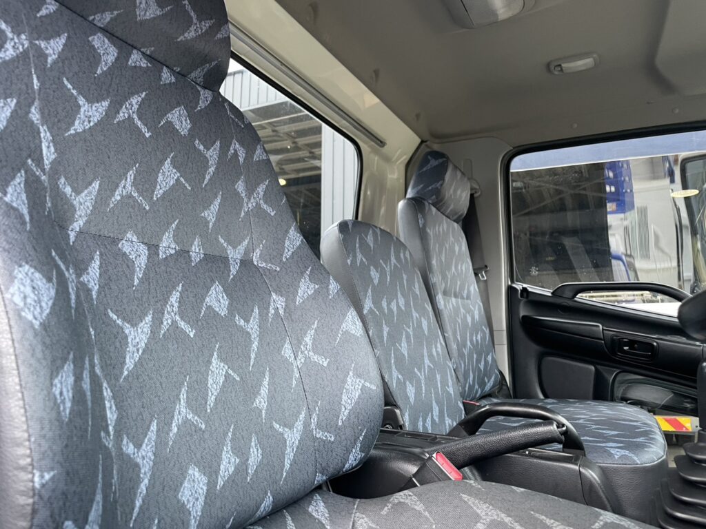 平成23年　レンジャー４トン４段クレーン　ロング　ラジコン　車検1年付