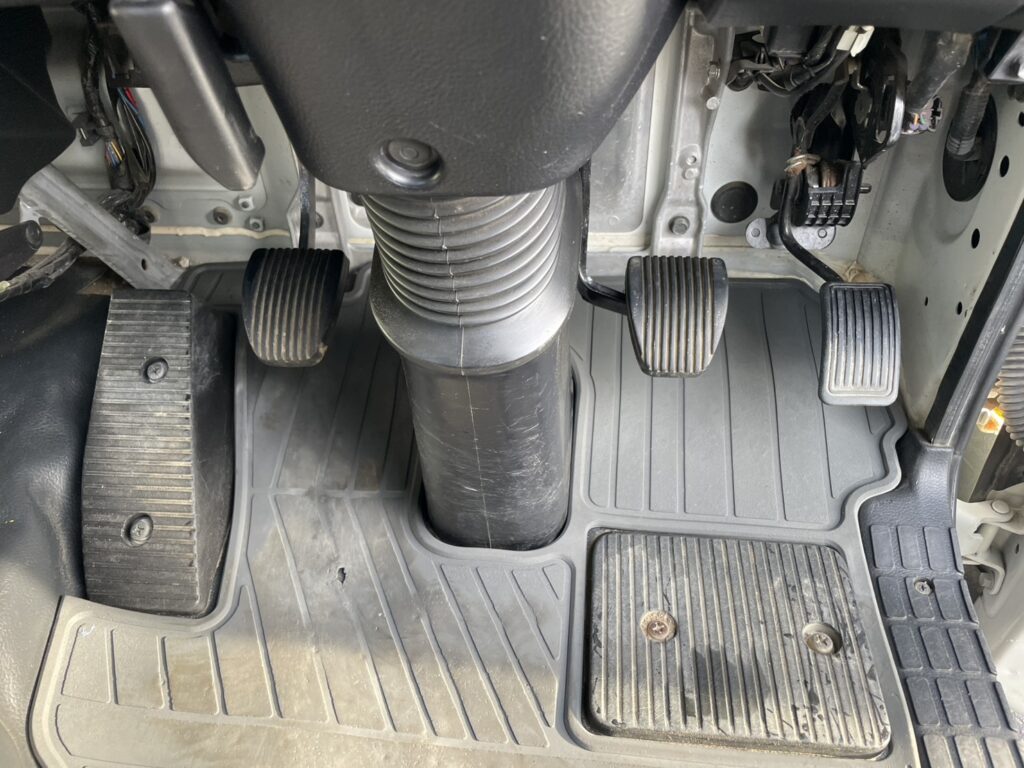 平成23年　レンジャー４トン４段クレーン　ロング　ラジコン　車検1年付