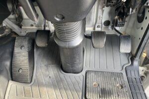 サムネイル: 平成23年　レンジャー４トン４段クレーン　ロング　ラジコン　車検1年付