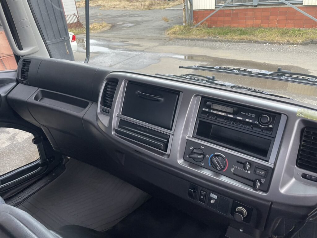 平成23年　レンジャー４トン４段クレーン　ロング　ラジコン　車検1年付