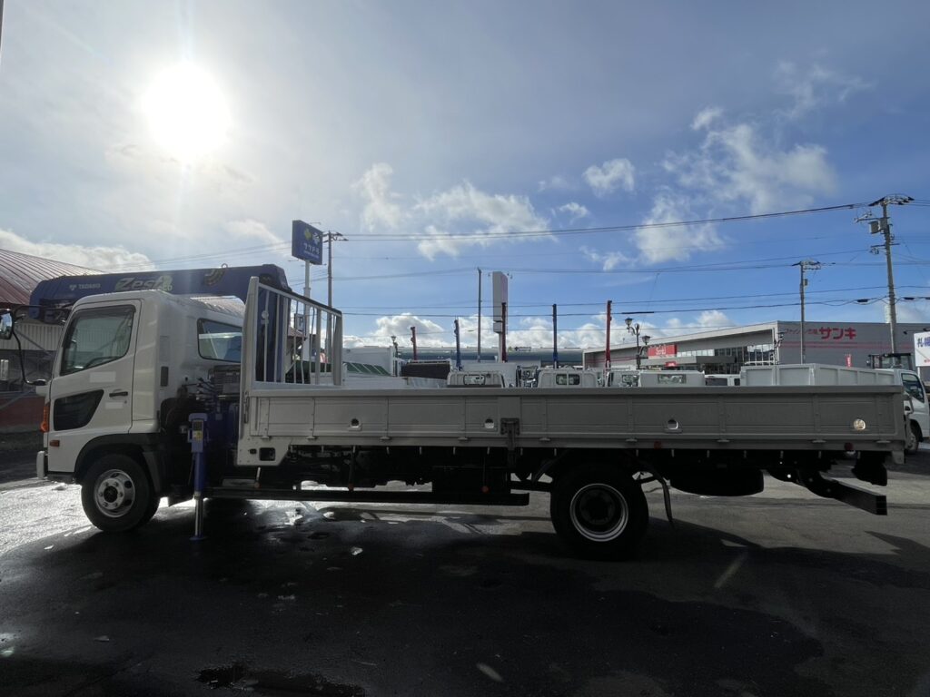 平成23年　レンジャー４トン４段クレーン　ロング　ラジコン　車検1年付