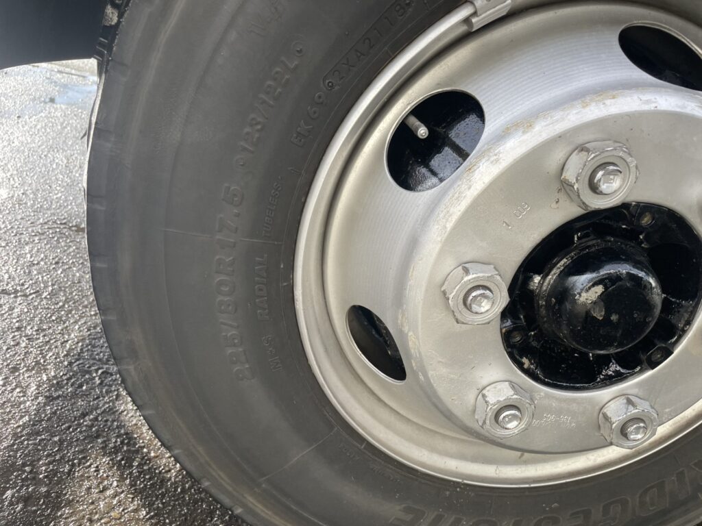 平成23年　レンジャー４トン４段クレーン　ロング　ラジコン　車検1年付