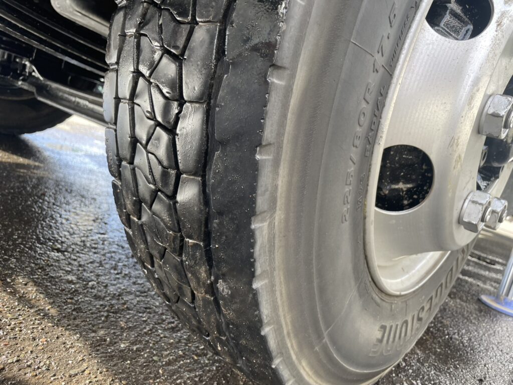 平成23年　レンジャー４トン４段クレーン　ロング　ラジコン　車検1年付