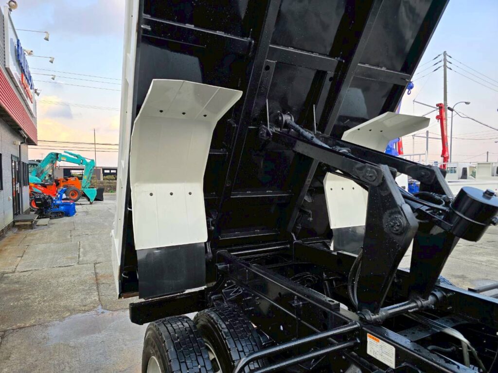 平成30年　日野　レンジャー　４トンダンプ　コボレーン付・荷台塗装済！（車検1年付）