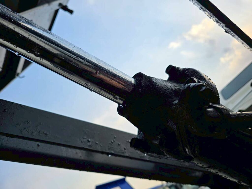 平成30年　日野　レンジャー　４トンダンプ　コボレーン付・荷台塗装済！（車検1年付）