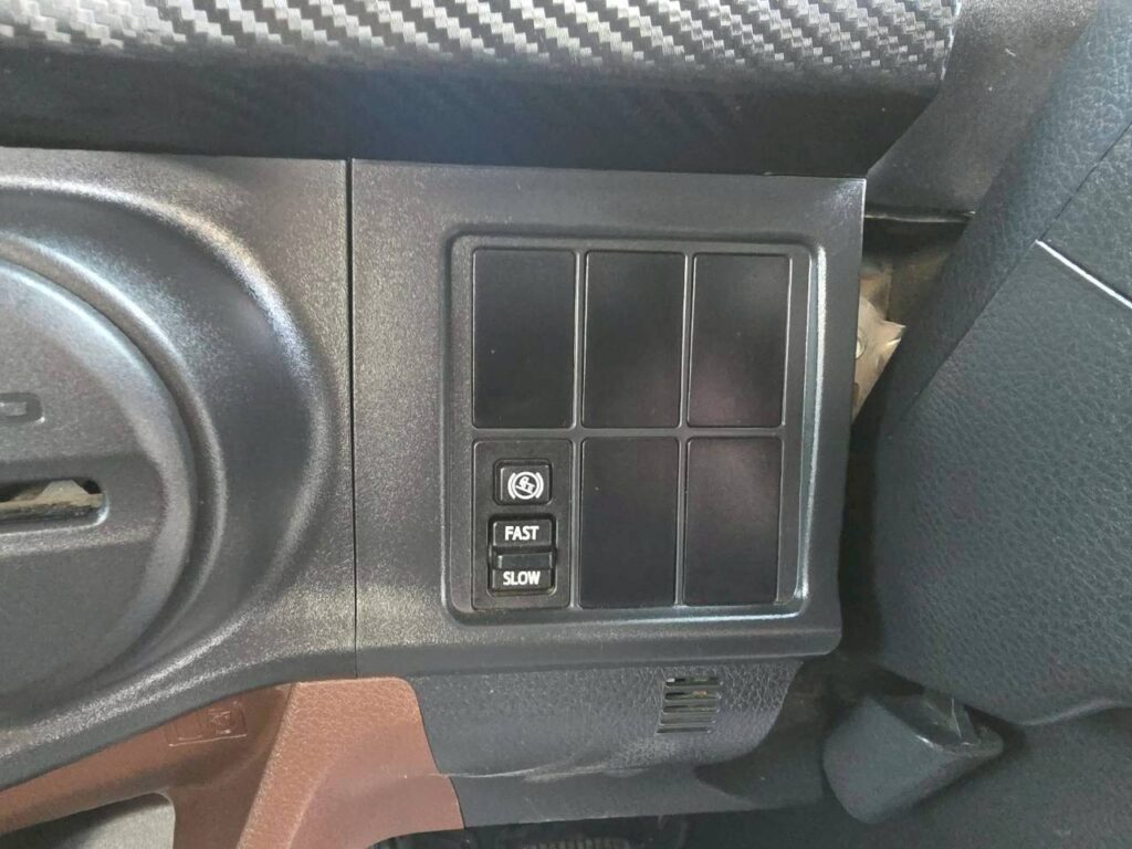 平成30年　日野　レンジャー　４トンダンプ　コボレーン付・荷台塗装済！（車検1年付）