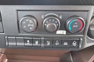 サムネイル: 平成30年　日野　レンジャー　４トンダンプ　コボレーン付・荷台塗装済！（車検1年付）