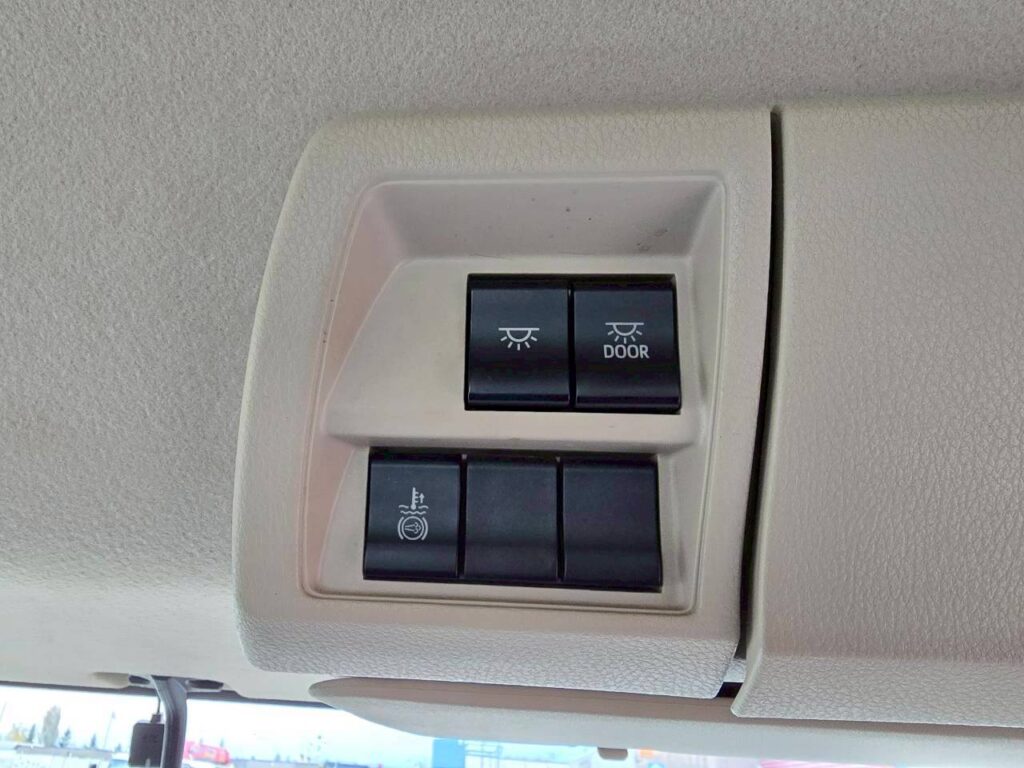 平成30年　日野　レンジャー　４トンダンプ　コボレーン付・荷台塗装済！（車検1年付）