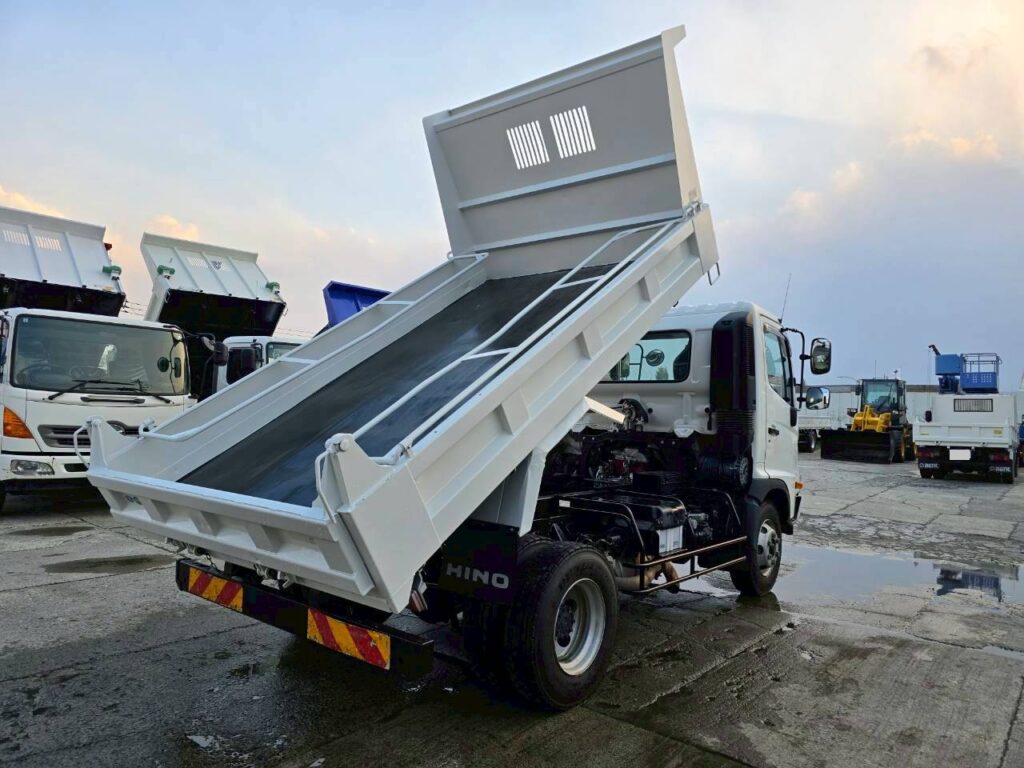 平成30年　日野　レンジャー　４トンダンプ　コボレーン付・荷台塗装済！（車検1年付）