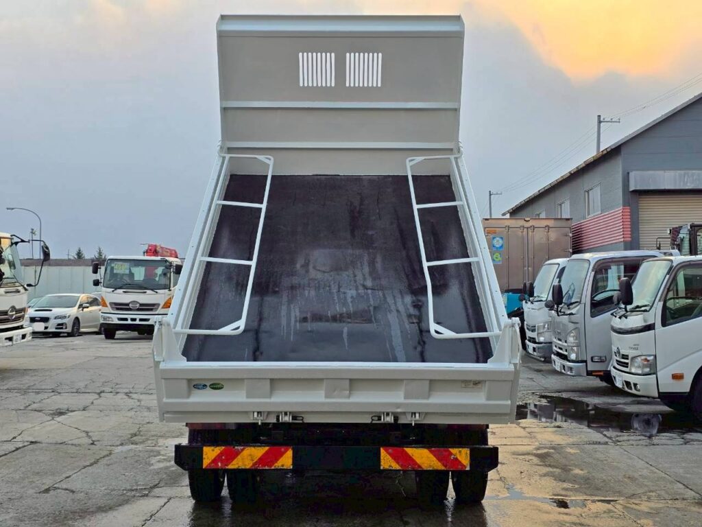 平成30年　日野　レンジャー　４トンダンプ　コボレーン付・荷台塗装済！（車検1年付）
