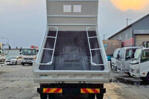 サムネイル: 平成30年　日野　レンジャー　４トンダンプ　コボレーン付・荷台塗装済！（車検1年付）