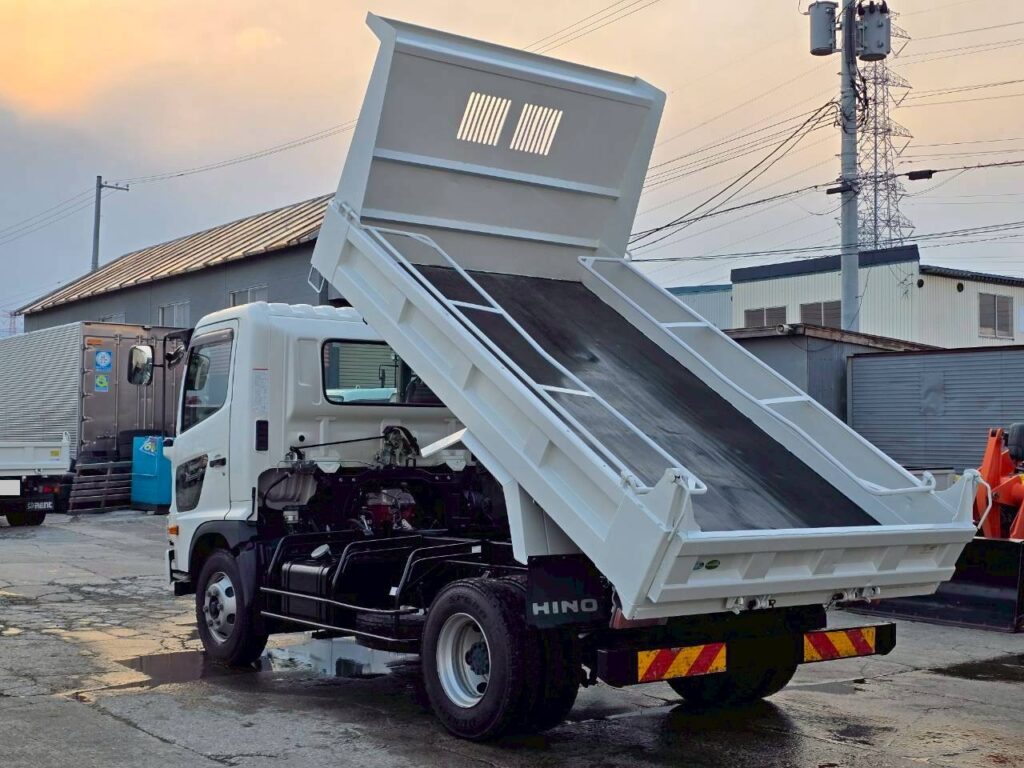 平成30年　日野　レンジャー　４トンダンプ　コボレーン付・荷台塗装済！（車検1年付）