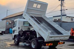 サムネイル: 平成30年　日野　レンジャー　４トンダンプ　コボレーン付・荷台塗装済！（車検1年付）