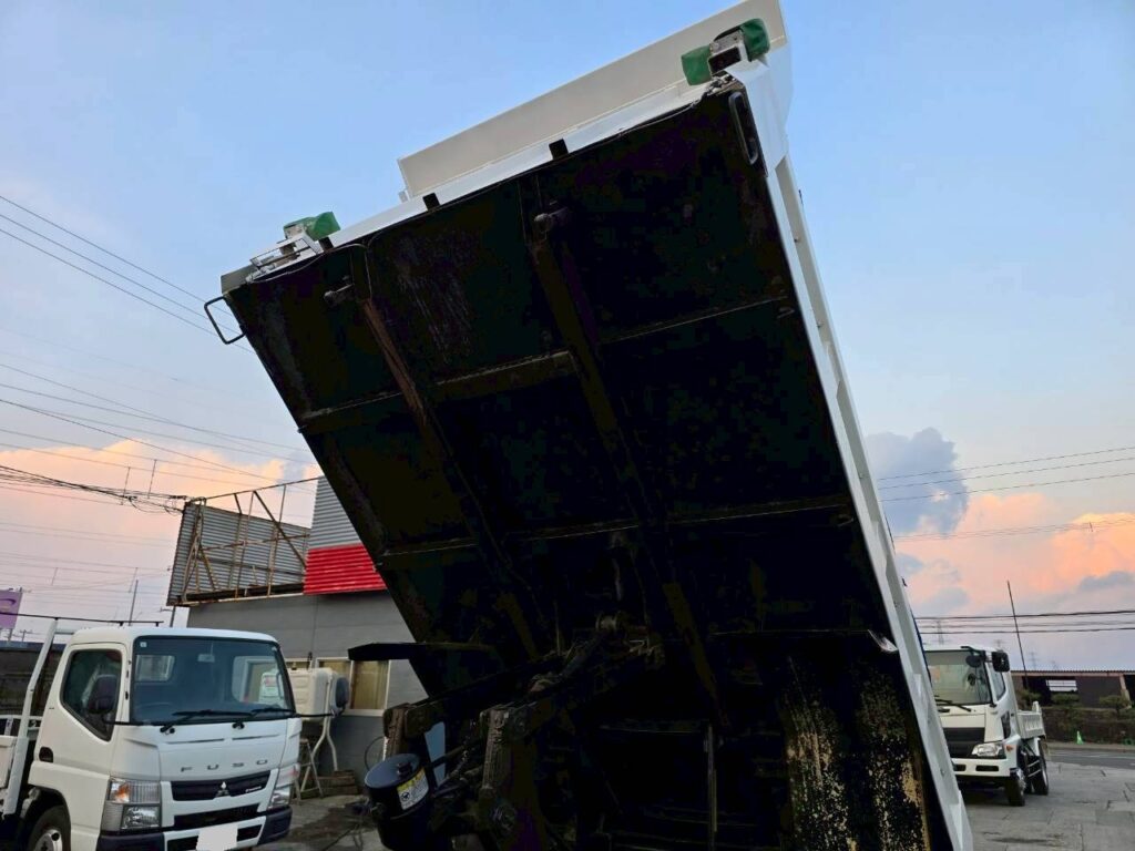 平成29年　日野　レンジャー　４トンダンプ　Ｌゲート・電動コボレーン付（車検令和８年２月）