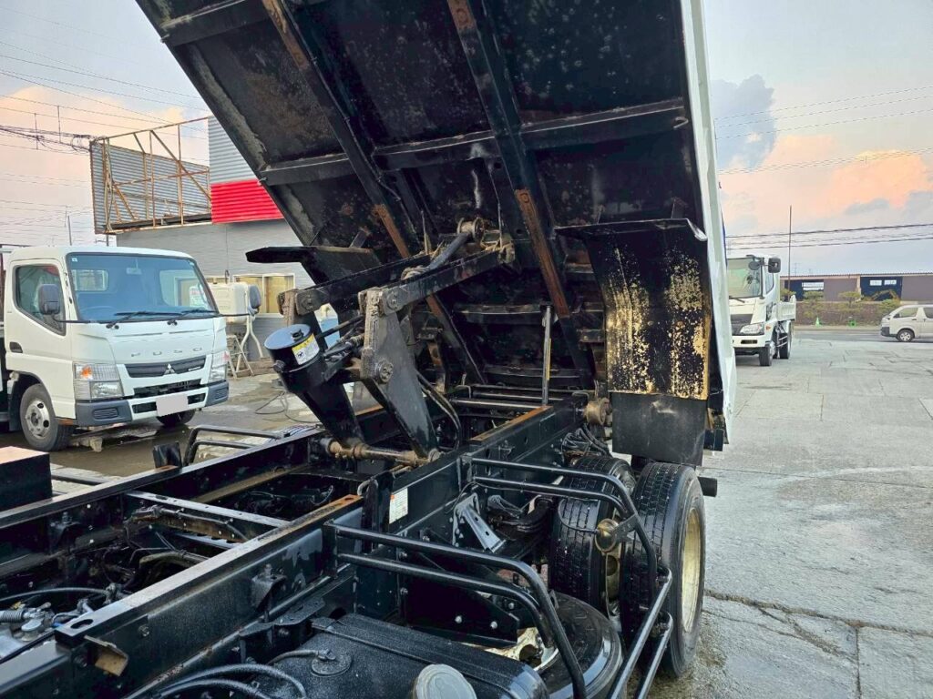 平成29年　日野　レンジャー　４トンダンプ　Ｌゲート・電動コボレーン付（車検令和８年２月）