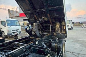 サムネイル: 平成29年　日野　レンジャー　４トンダンプ　Ｌゲート・電動コボレーン付（車検令和８年２月）