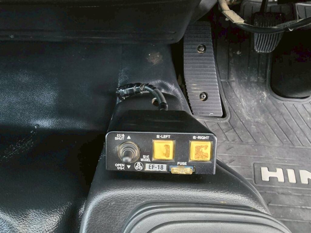 平成29年　日野　レンジャー　４トンダンプ　Ｌゲート・電動コボレーン付（車検令和８年２月）