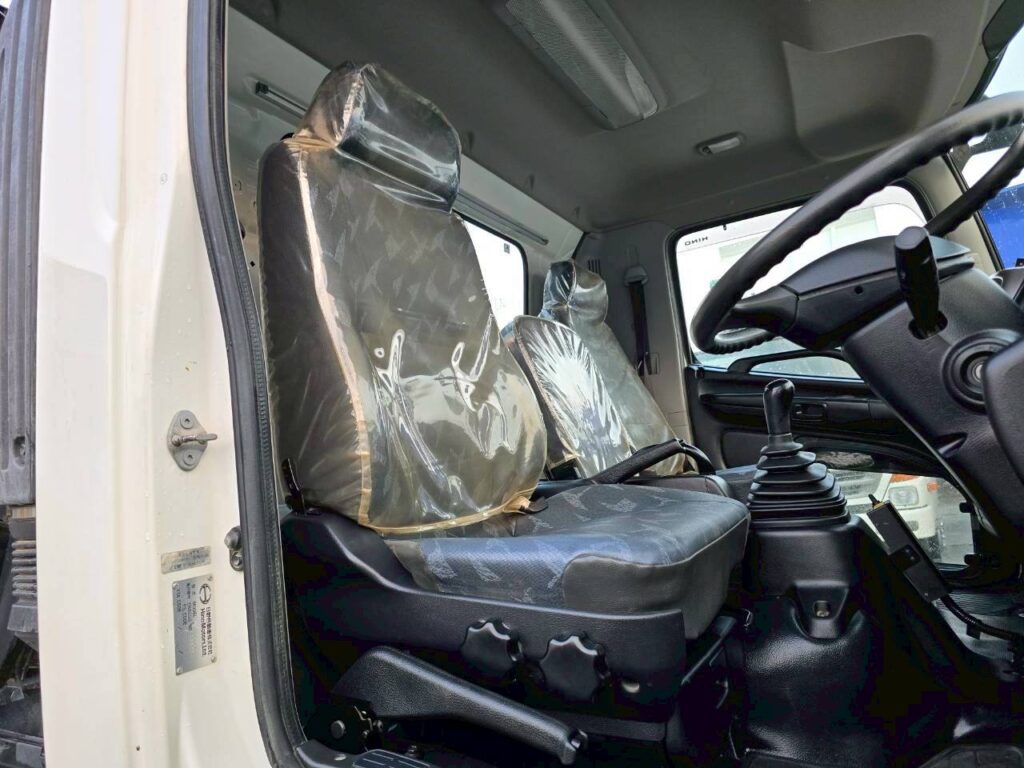 平成29年　日野　レンジャー　４トンダンプ　Ｌゲート・電動コボレーン付（車検令和８年２月）