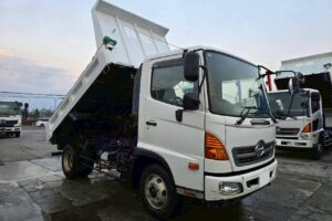 サムネイル: 平成29年　日野　レンジャー　４トンダンプ　Ｌゲート・電動コボレーン付（車検令和８年２月）