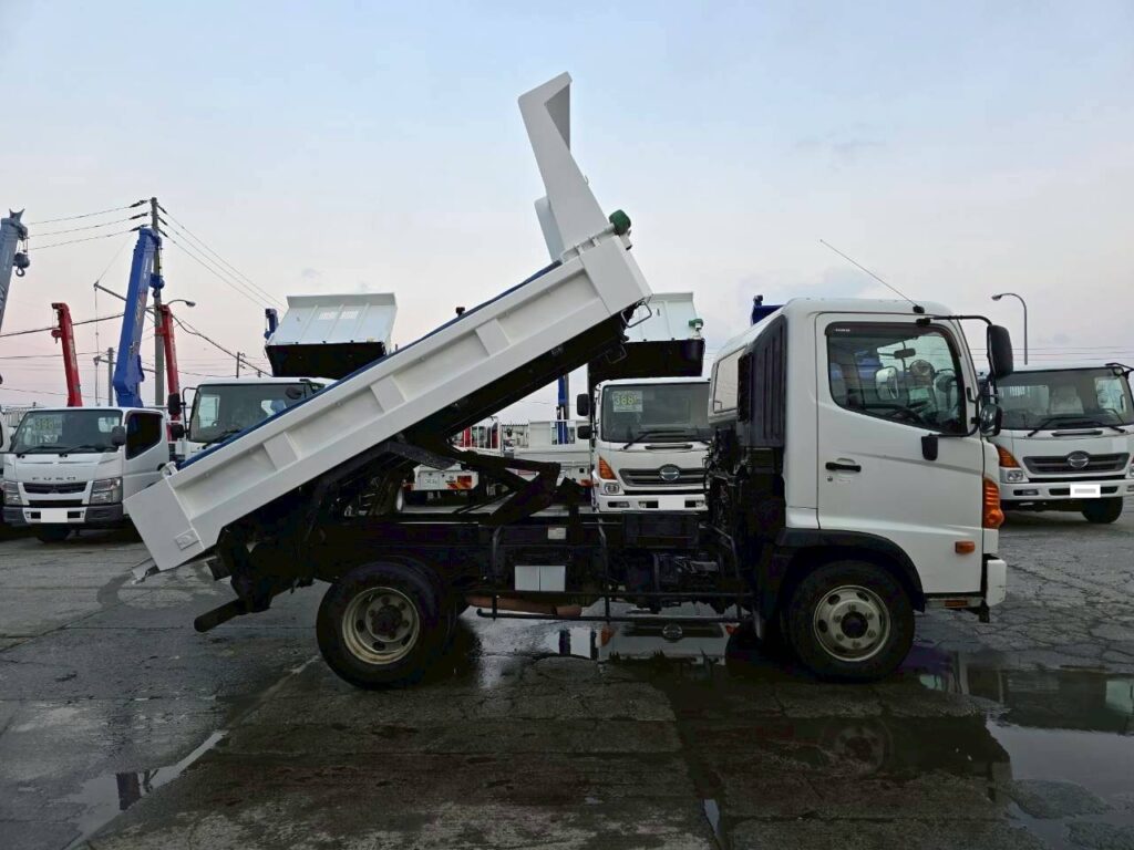 平成29年　日野　レンジャー　４トンダンプ　Ｌゲート・電動コボレーン付（車検令和８年２月）