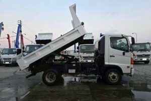 サムネイル: 平成29年　日野　レンジャー　４トンダンプ　Ｌゲート・電動コボレーン付（車検令和８年２月）