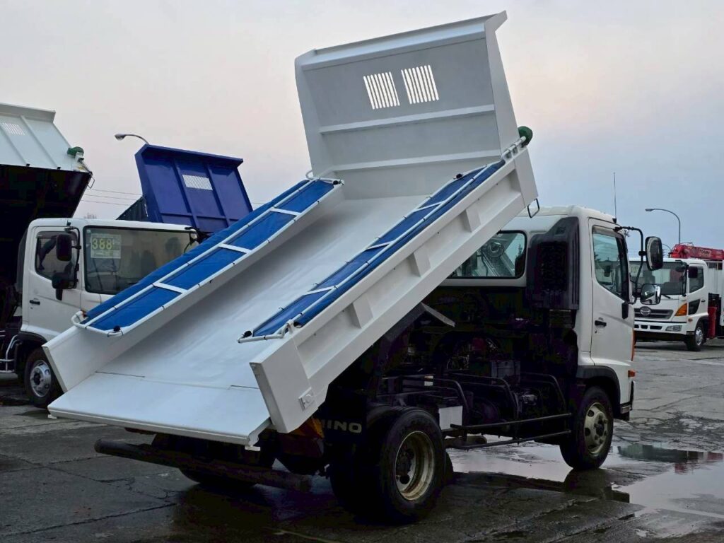 平成29年　日野　レンジャー　４トンダンプ　Ｌゲート・電動コボレーン付（車検令和８年２月）