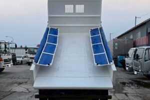 サムネイル: 平成29年　日野　レンジャー　４トンダンプ　Ｌゲート・電動コボレーン付（車検令和８年２月）