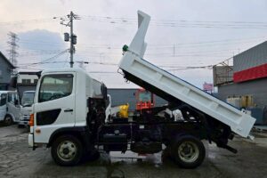 サムネイル: 平成29年　日野　レンジャー　４トンダンプ　Ｌゲート・電動コボレーン付（車検令和８年２月）