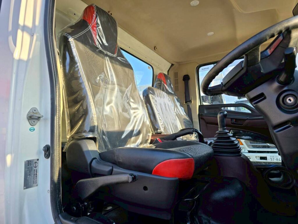 令和１年　日野　レンジャー　４トンダンプ　コボレーン付・荷台塗装済！（車検1年付）