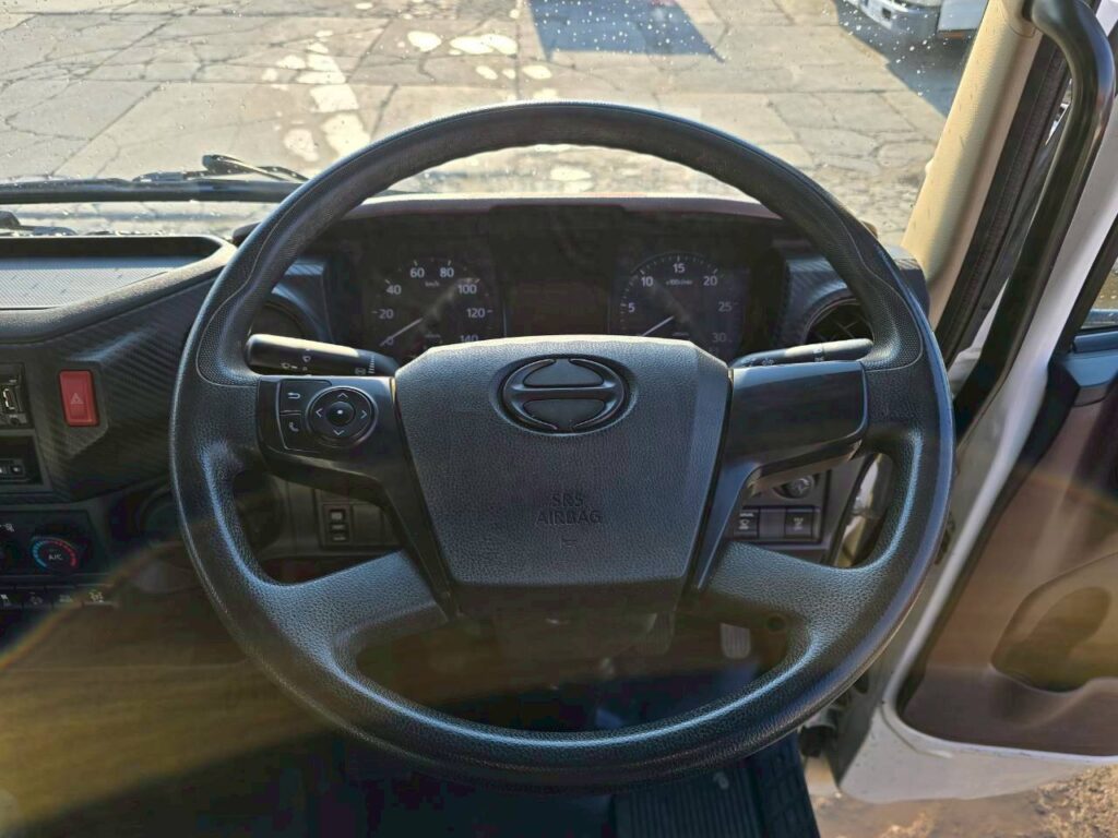 令和１年　日野　レンジャー　４トンダンプ　コボレーン付・荷台塗装済！（車検1年付）