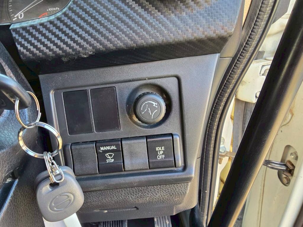 令和１年　日野　レンジャー　４トンダンプ　コボレーン付・荷台塗装済！（車検1年付）