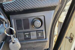 サムネイル: 令和１年　日野　レンジャー　４トンダンプ　コボレーン付・荷台塗装済！（車検1年付）