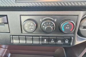 サムネイル: 令和１年　日野　レンジャー　４トンダンプ　コボレーン付・荷台塗装済！（車検1年付）