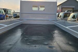 サムネイル: 令和１年　日野　レンジャー　４トンダンプ　コボレーン付・荷台塗装済！（車検1年付）