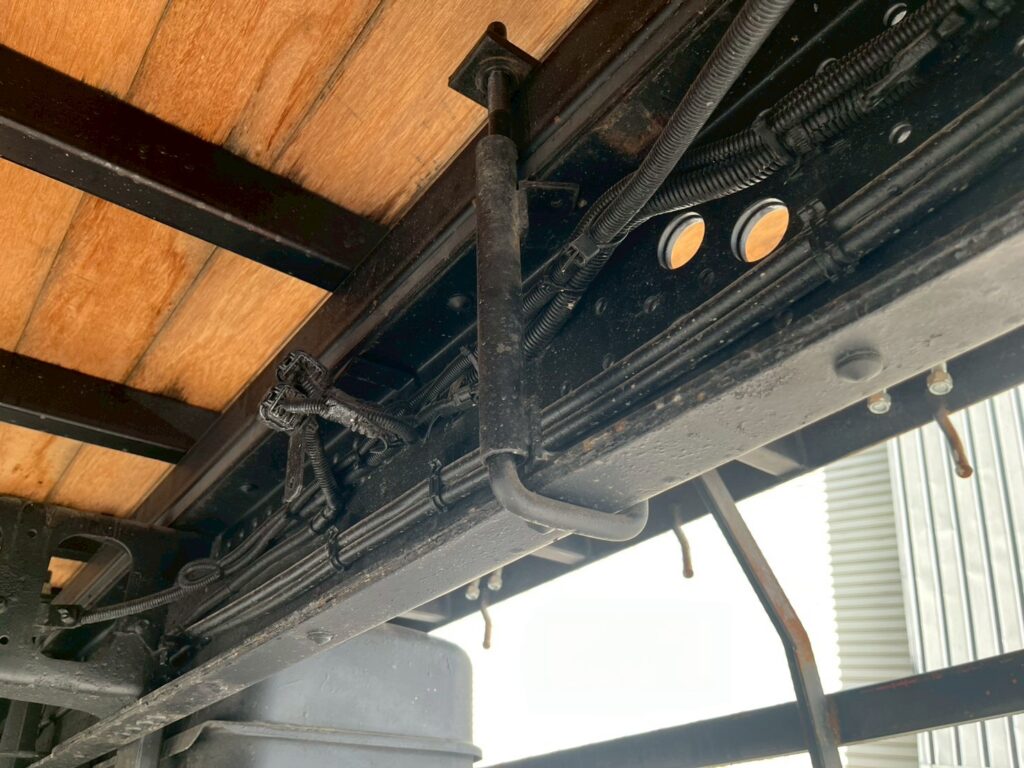 平成21年　いすゞ　フォワード　４トン４段クレーン　ロングジャッキ・フックイン・ラジコン付