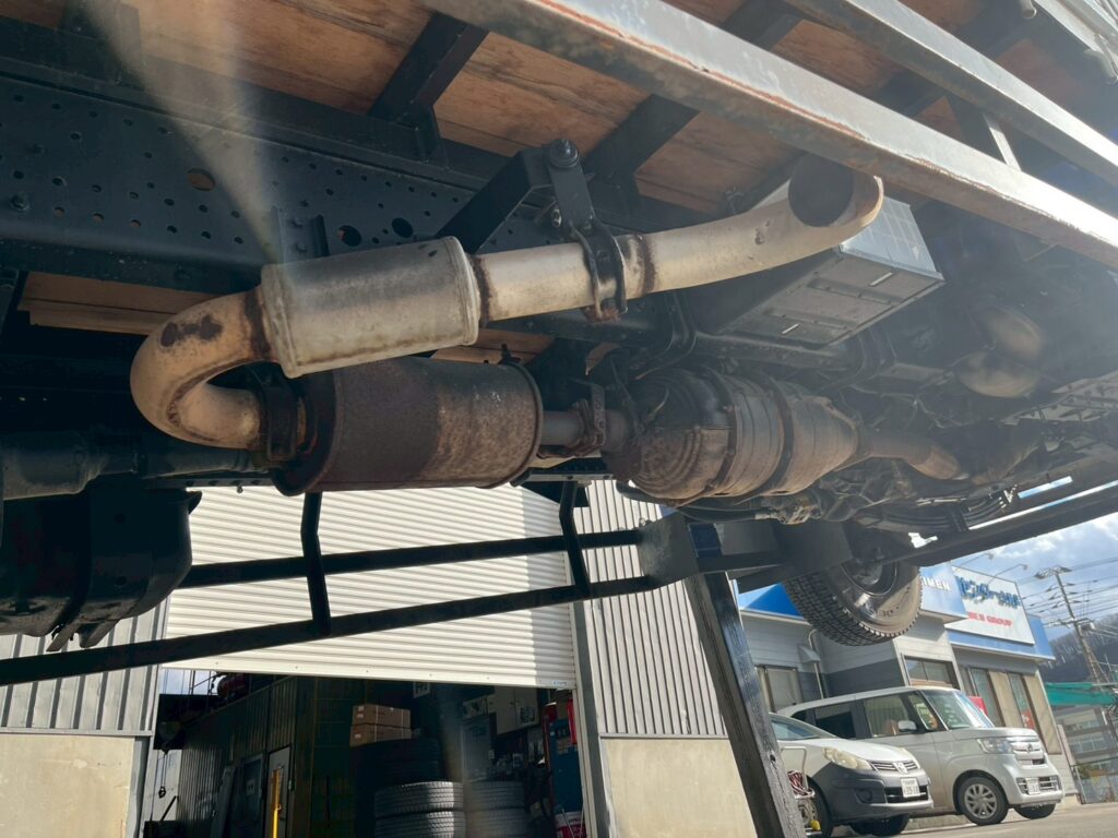 平成21年　いすゞ　フォワード　４トン４段クレーン　ロングジャッキ・フックイン・ラジコン付