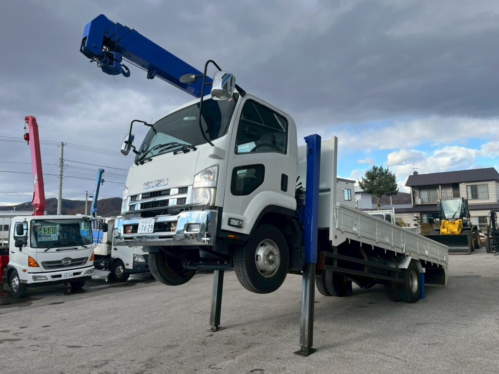 平成21年　いすゞ　フォワード　４トン４段クレーン　ロングジャッキ・フックイン・ラジコン付