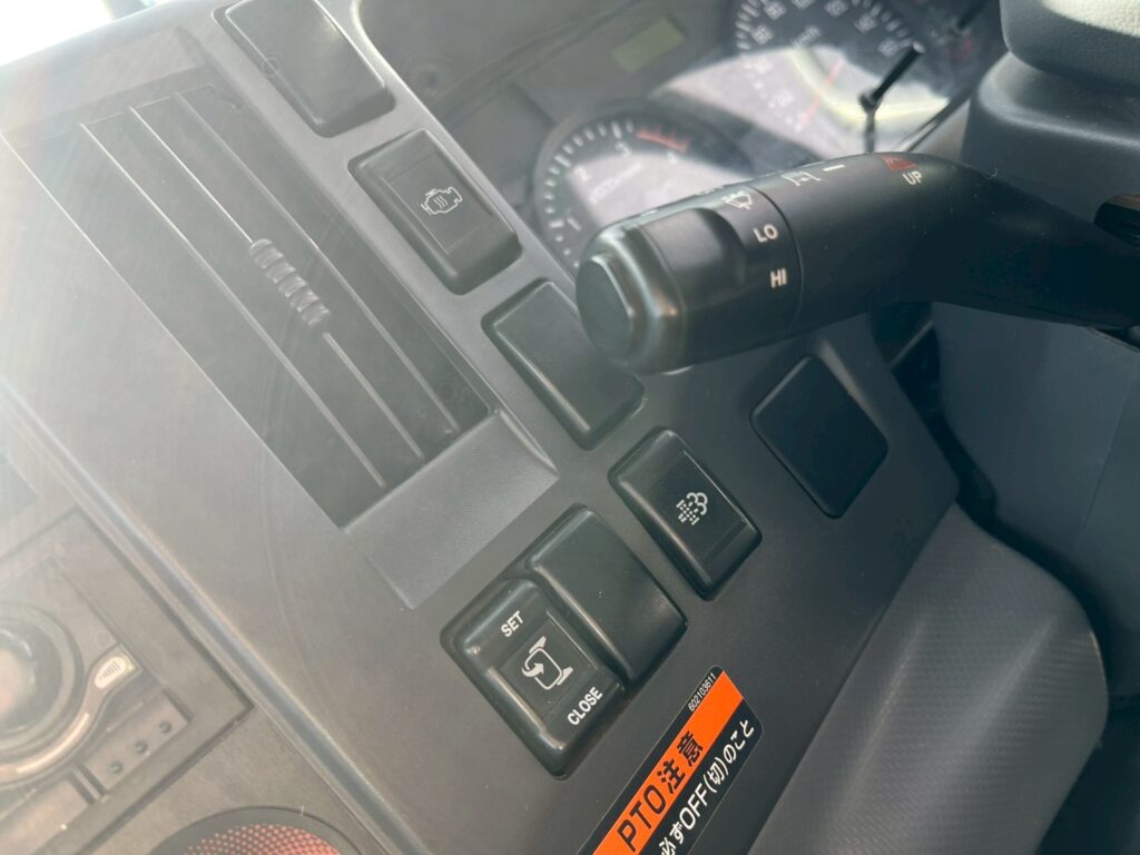 平成21年　いすゞ　フォワード　４トン４段クレーン　ロングジャッキ・フックイン・ラジコン付