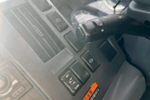 サムネイル: 平成21年　いすゞ　フォワード　４トン４段クレーン　ロングジャッキ・フックイン・ラジコン付