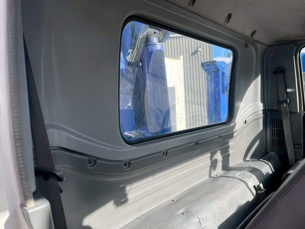 平成21年　いすゞ　フォワード　４トン４段クレーン　ロングジャッキ・フックイン・ラジコン付